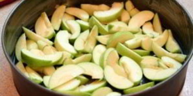 Рецепт шарлотки с орехами и яблоками