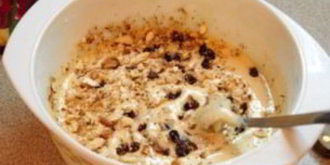 Рецепт шарлотки с орехами и яблоками