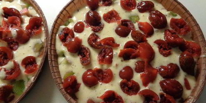 Рецепт шарлотки с ревенем, вяленой вишней и пряностями