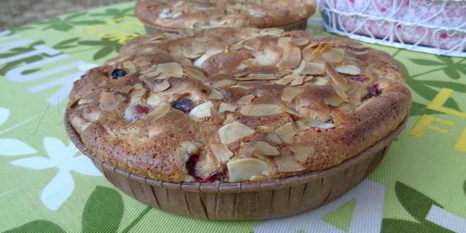 Рецепт шарлотки с ревенем, вяленой вишней и пряностями