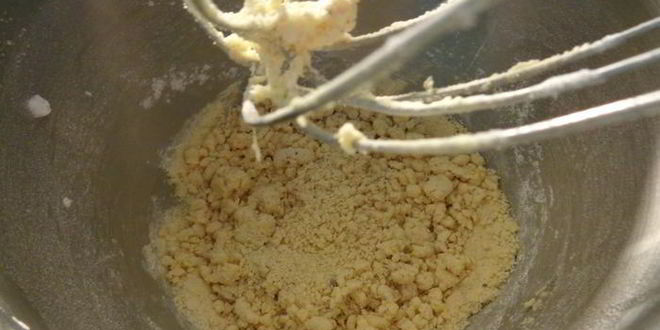 Рецепт шарлотки с ревенем, вяленой вишней и пряностями