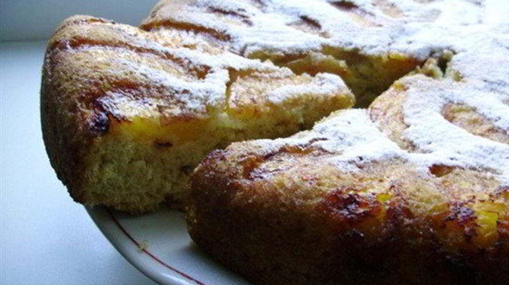 Как приготовить шарлотку с вишней