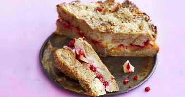 Рецепт Шарлотки с яблоками и брусникой