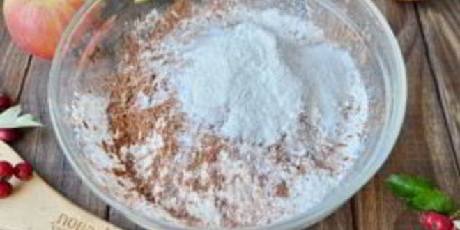 Рецепт шоколадной шарлотки с яблоками