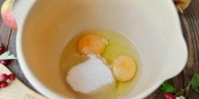 Рецепт шоколадной шарлотки с яблоками