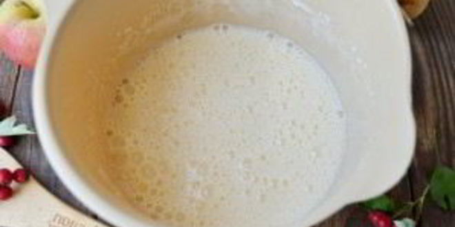 Рецепт шоколадной шарлотки с яблоками