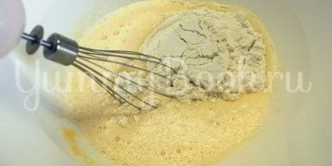 Рецепт яблочной шарлотки в мультиварке