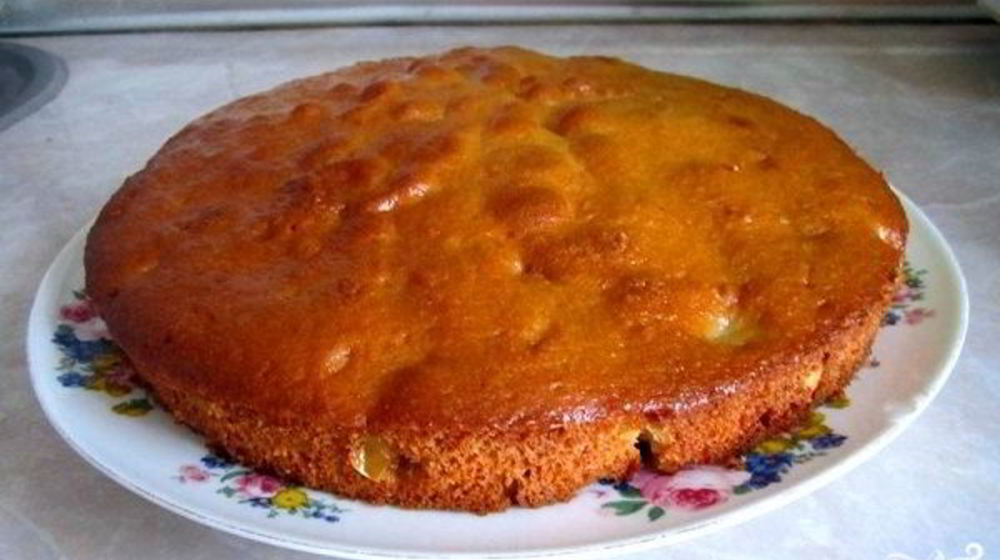 Как приготовить яблочную шарлотку