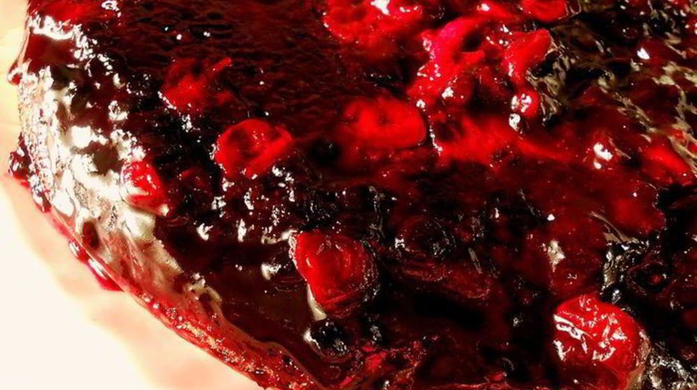 Как приготовить ягодную шарлотку с глинтвейном