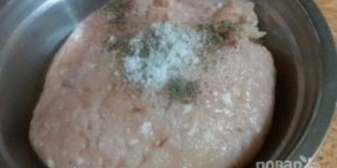 Рецепт мясного штруделя в мультиварке