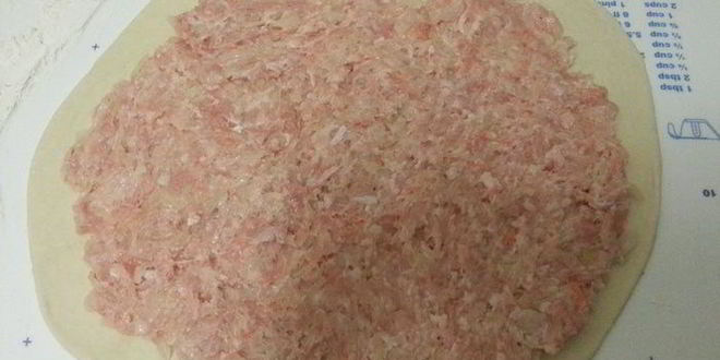 Рецепт мяса-капустного штрудель из кабачкового теста