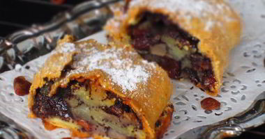 Рецепт Штруделя с грушами, изюмом и маком