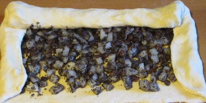 Рецепт штруделя с грушами, изюмом и маком