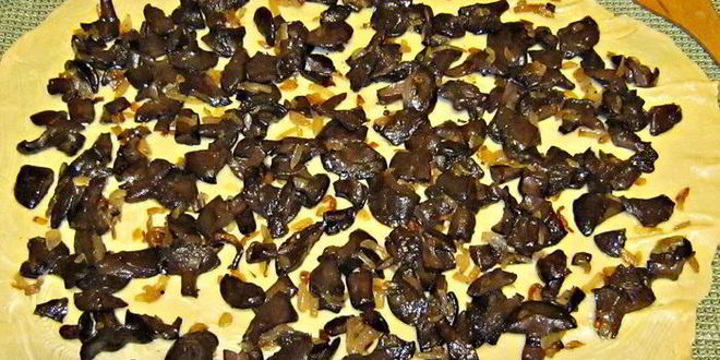 Рецепт штруделя с лесными грибами и сыром бри