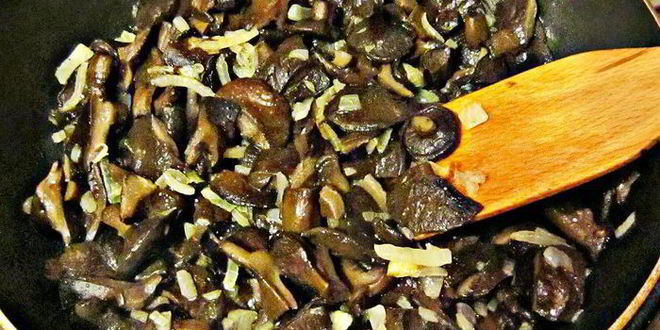 Рецепт штруделя с лесными грибами и сыром бри