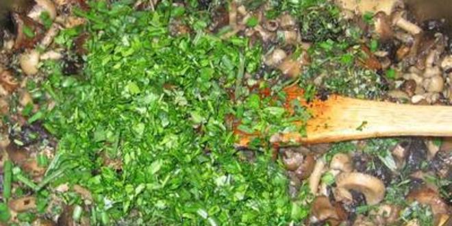 Рецепт штруделя с лесными грибами и сыром