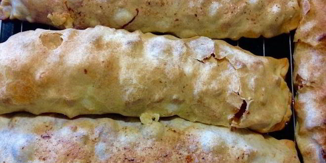 Рецепт штруделя с яблоками и вишней