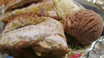 Рецепт Штруделя яблочного с изюмом и малиной