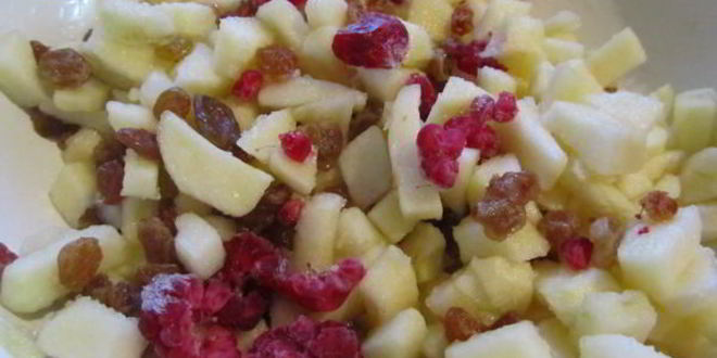 Рецепт штруделя яблочного с изюмом и малиной