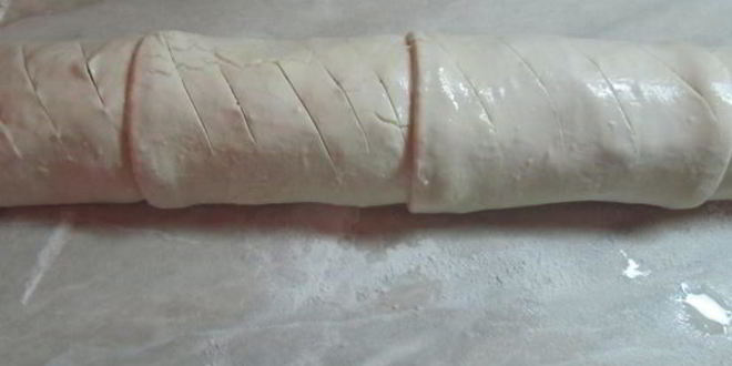 Рецепт штруделя яблочного с изюмом и малиной