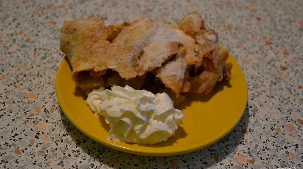 Как приготовить яблочного штруделя из бездрожжевого теста