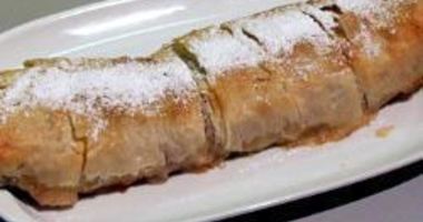 Рецепт Яблочного штруделя из слоеного теста фило с миндалем