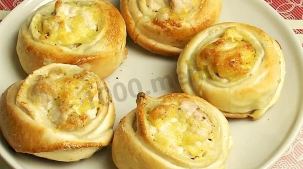 Как приготовить слоеные слойки с курицей