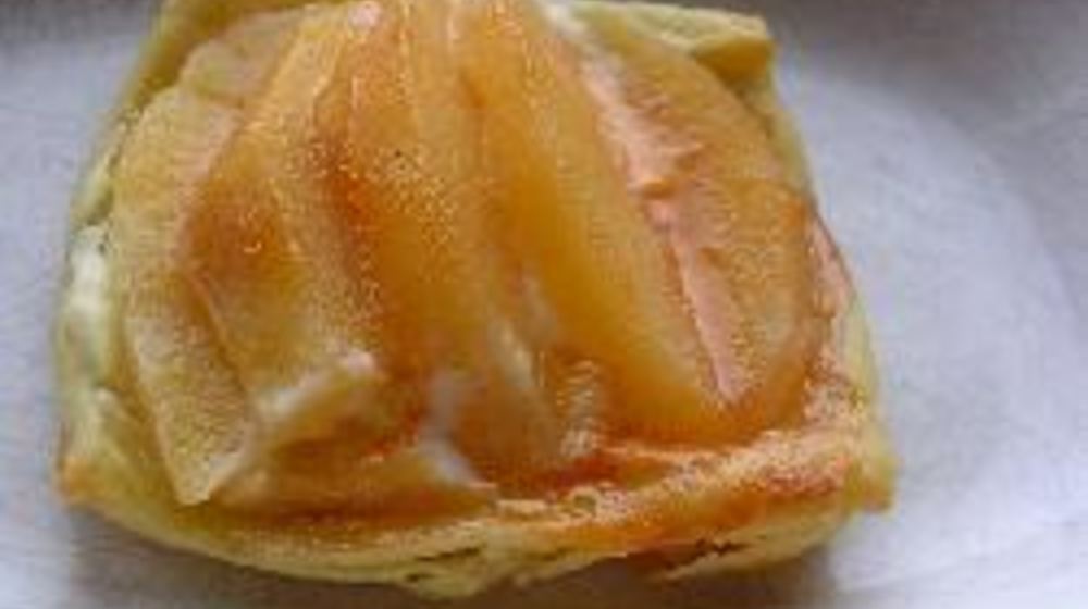 Как приготовить слойки с айвой и творожной начинкой