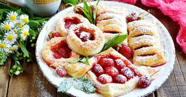 Рецепт Слоек с клубникой