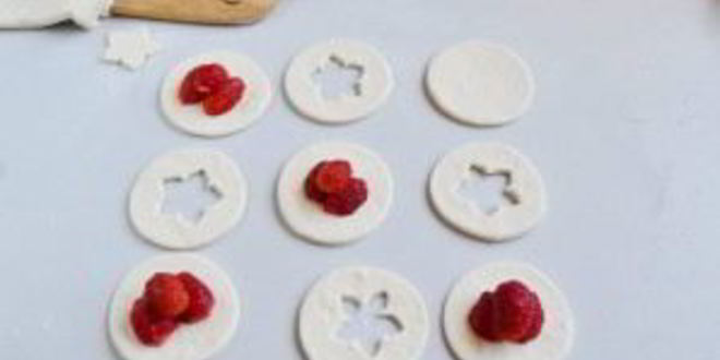 Рецепт слоек с клубникой