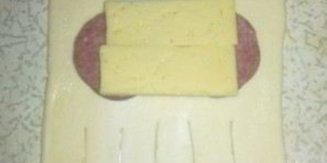 Рецепт слоек с колбасой