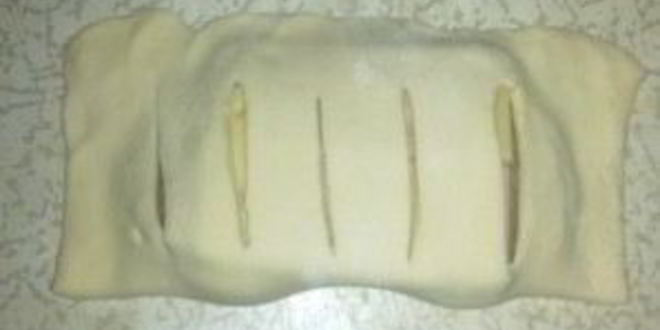 Рецепт слоек с колбасой