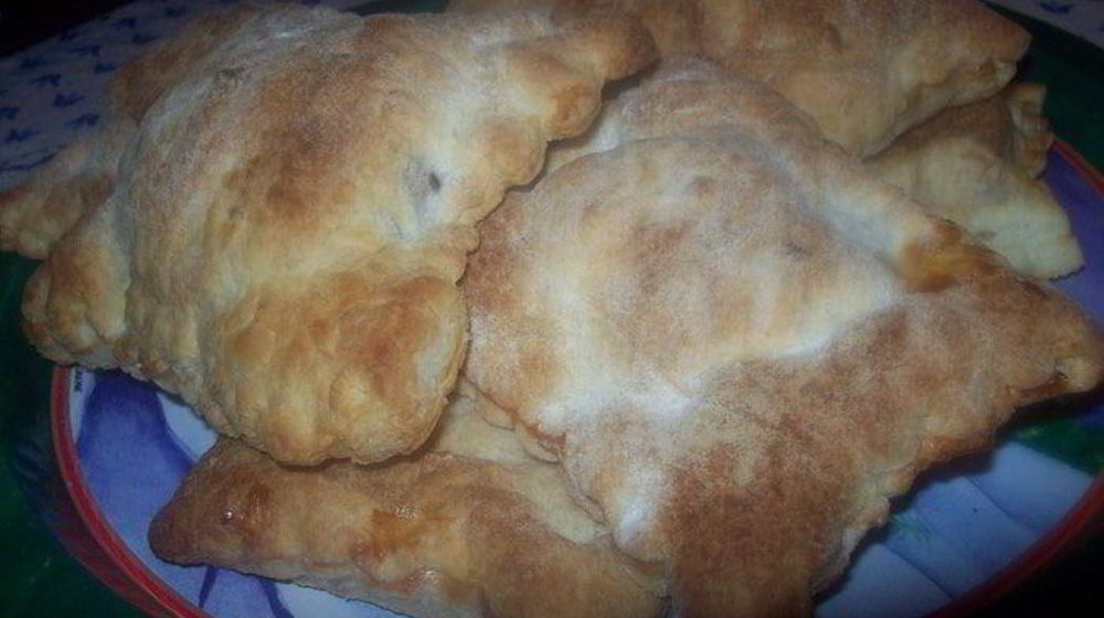 Как приготовить слойки с курицей в сливочно-грибном соусе