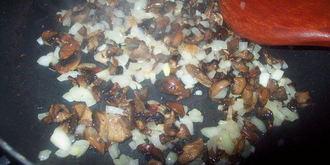 Рецепт слоек с курицей в сливочно-грибном соусе