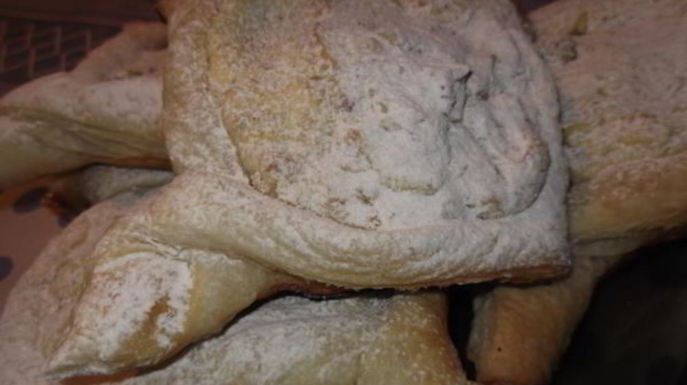 Как приготовить слойки с творогом