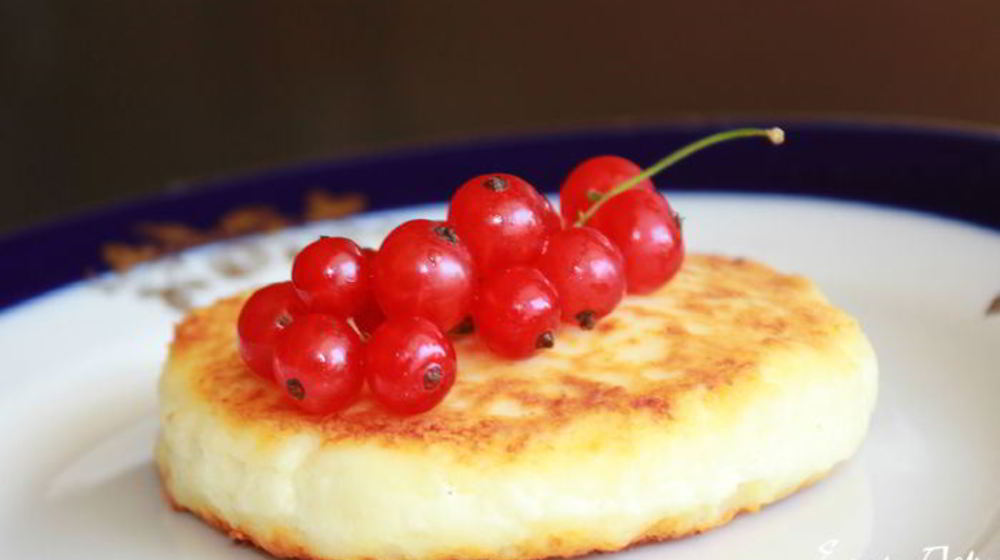 Как приготовить медовые сырники