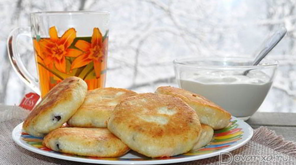 Как приготовить сырники с изюмом