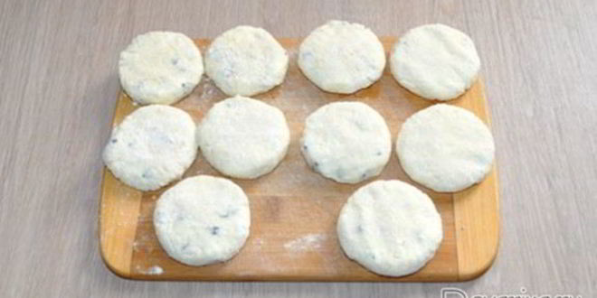 Рецепт сырников с изюмом