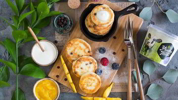 Рецепт Сырников с шоколадом и манговым соусом