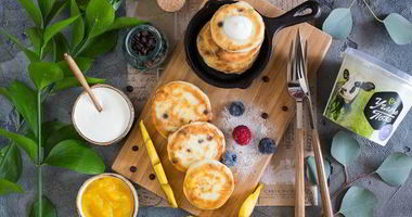 Рецепт Сырников с шоколадом и манговым соусом