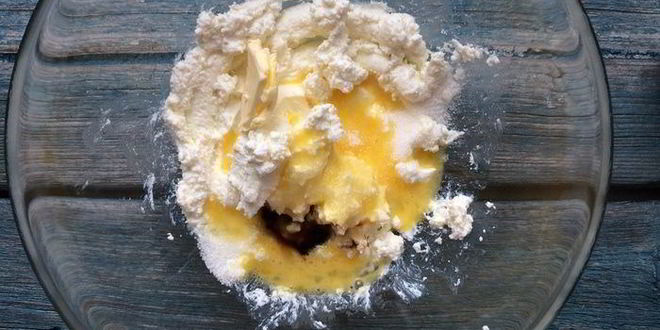 Рецепт сырников с шоколадом и манговым соусом