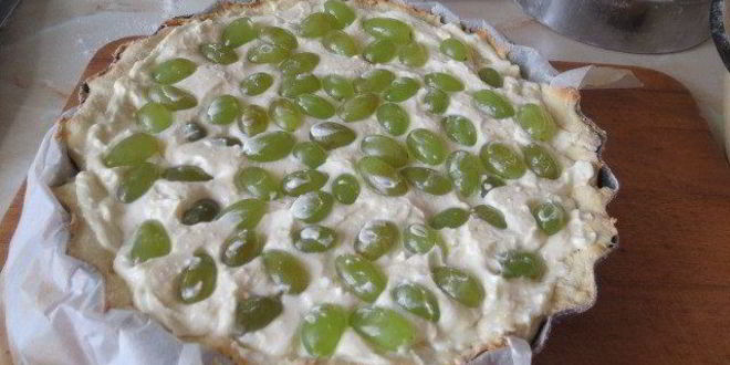 Рецепт творожника с виноградом