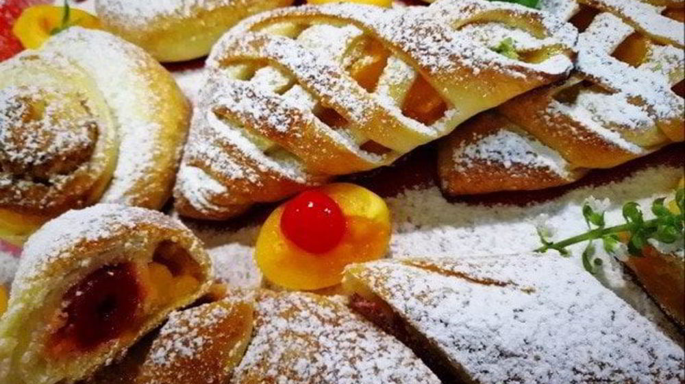 Как приготовить быстрое тесто для дрожжевых булочек