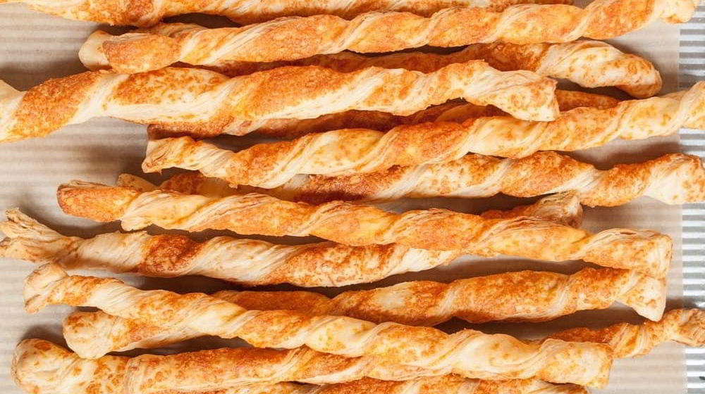 Как приготовить слоеное тесто с сыром
