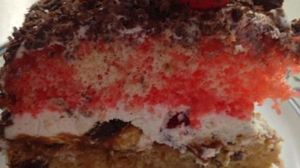 Как приготовить бисквитный торт с вишней