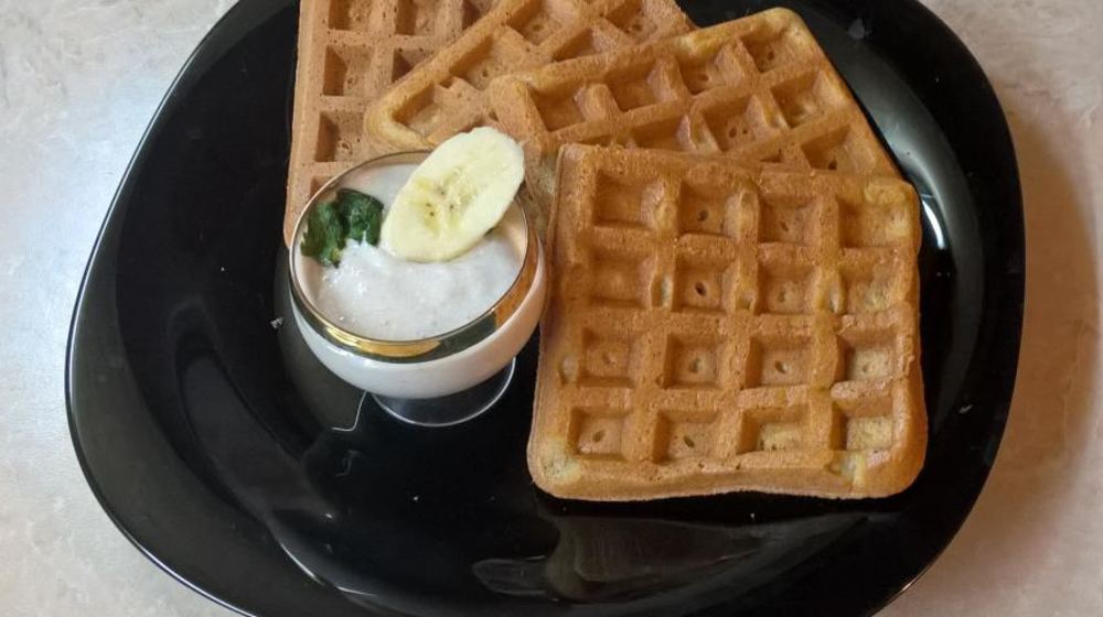 Как приготовить бельгийские вафли с корицей и банановым кремом