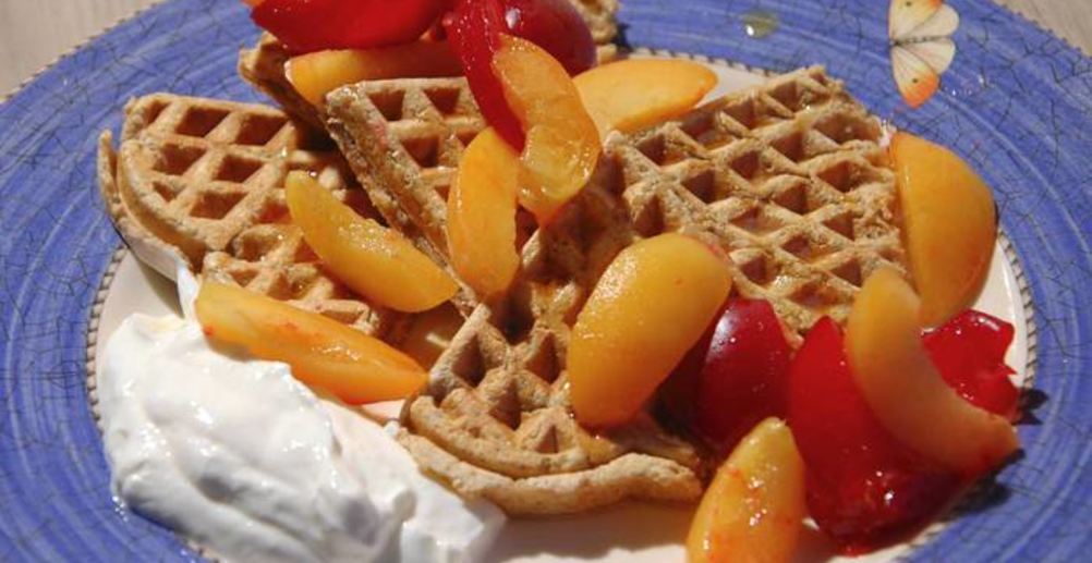 Рецепт безе с шоколадным муссом и фруктами