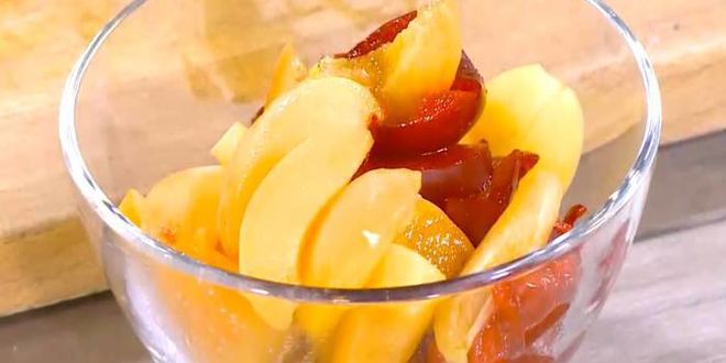 Рецепт гречишных вафель с фруктами и йогуртом