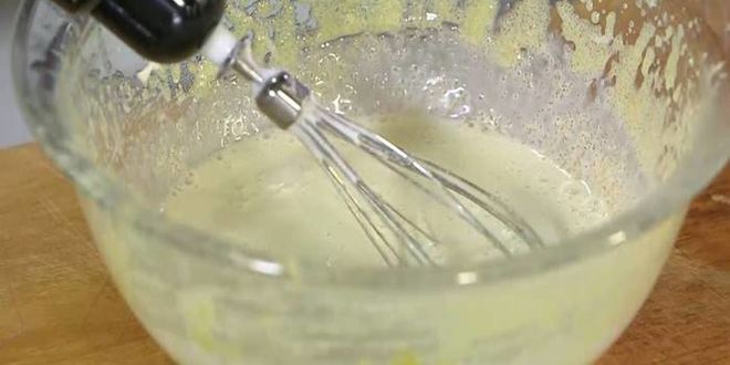 Рецепт малиновых вафель с фисташками и медом