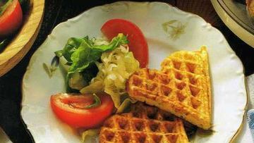 Рецепт Сырных вафель с салатом